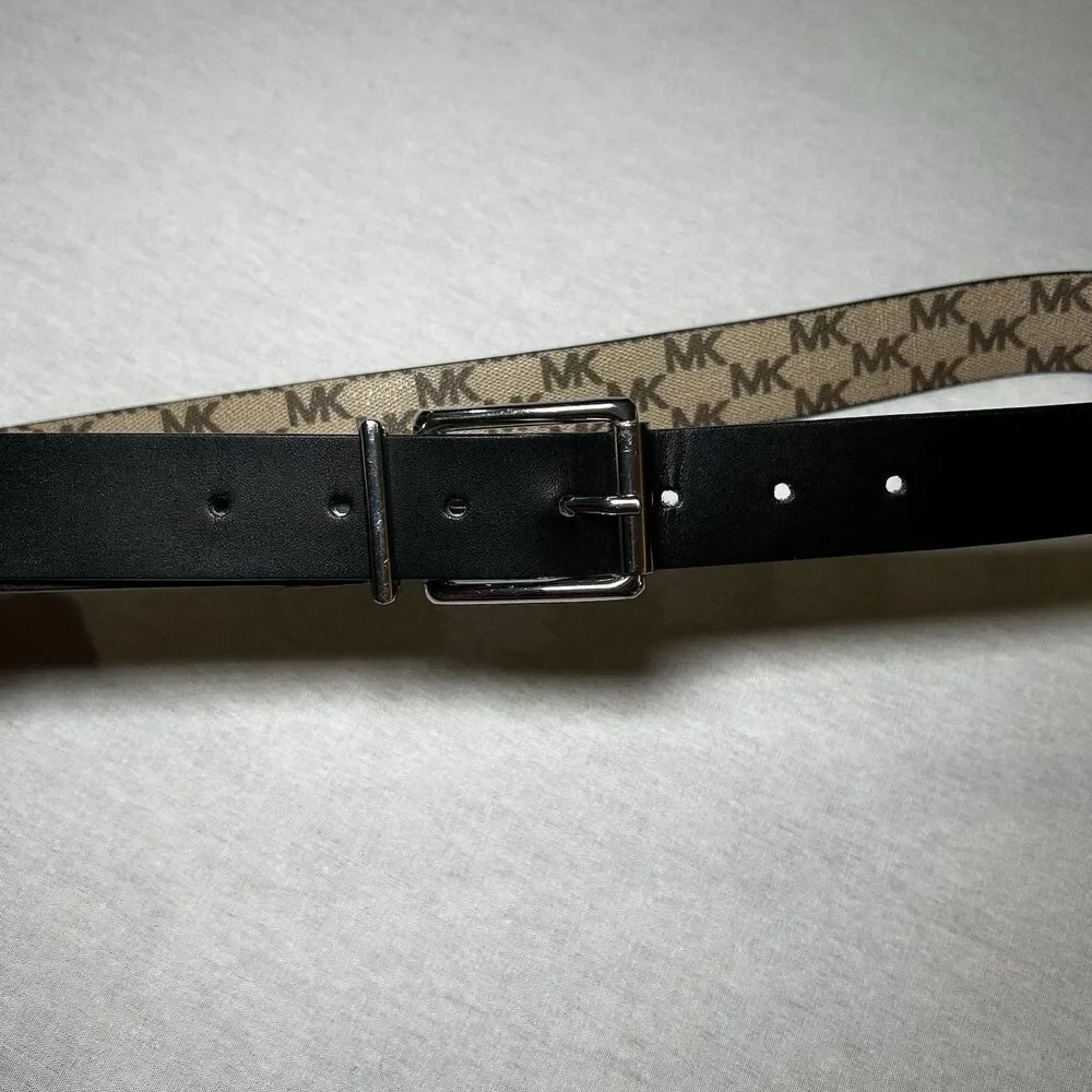 Michael Kors reversible signature logo and leather belt Size M (est), Preppy
